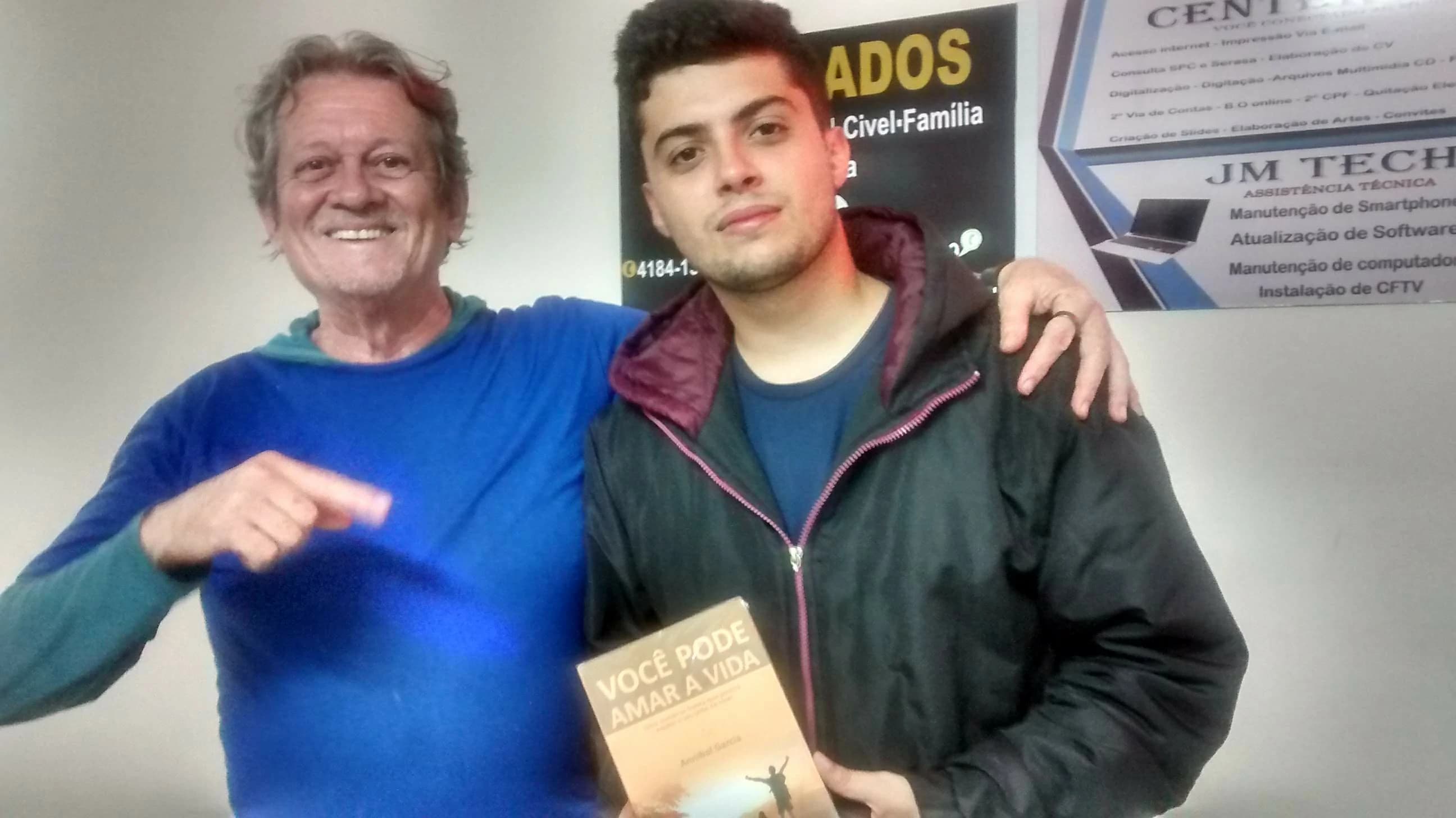 Sessão de autógrafos e encontro com leitores de Você Pode Amar a Vida - Foto 47